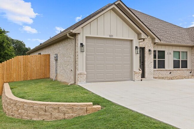 1 car garage - 225 S Pine St Unit 101