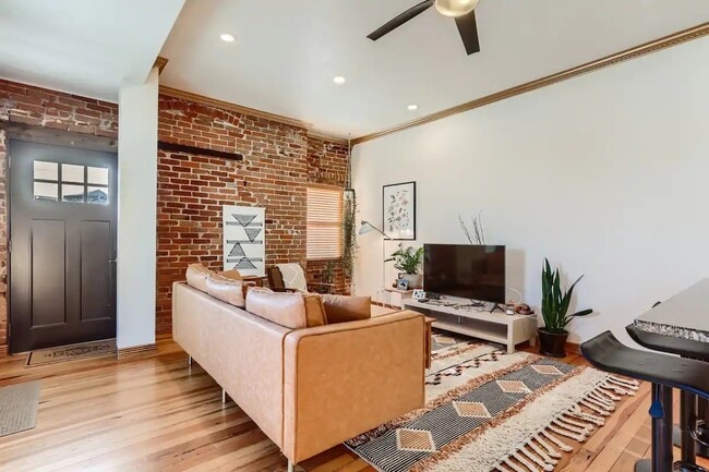 Photo - 973 Galapago St