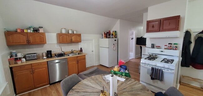 Photo - 17 Wyman St Unit 2
