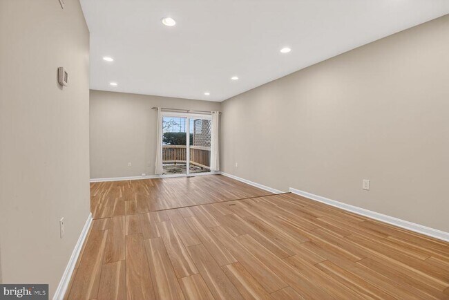 Photo - 2874 Sutton Oaks Ln