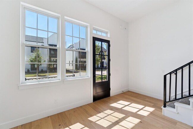 Photo - 18821 Selah Wy