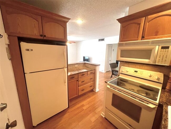 Building Photo - 6600 NE 22nd Way Unit 2332 Rental