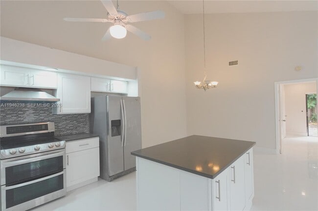 Photo - 518 NE 48th St