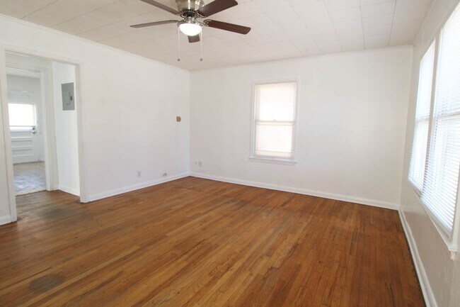 Photo - 306 Overhill Dr