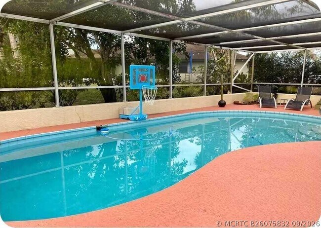 122 Riomar Dr