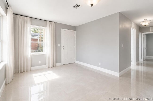Photo - 5605 Pinewood Ave