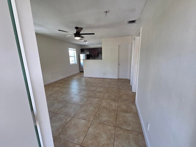 Photo - 720 NE 2nd St Unit 7