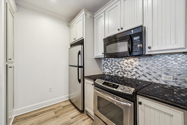 Building Photo - 2203 Dorrington St Unit 301
