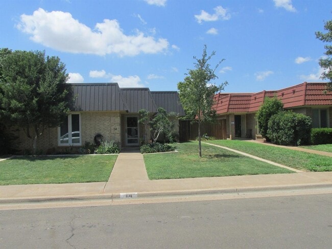 Building Photo - 114 Troy Ave