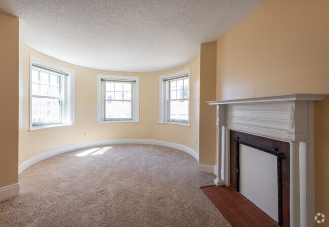 2BR, 1.5BA - 967 SQ FT