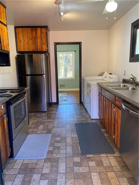 Photo - 1975 Clearwater Dr SE