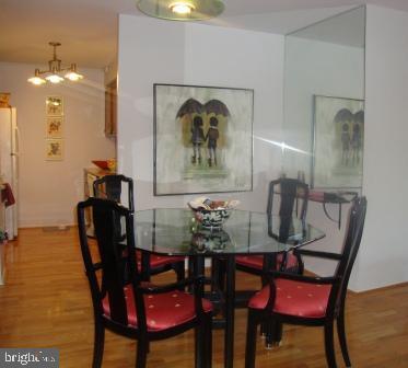 Building Photo - 1420 Locust St Unit 28C