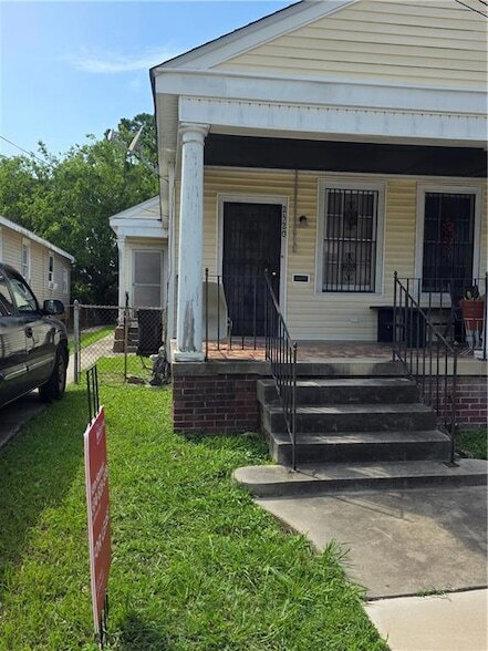 Building Photo - 2520 Leonidas St