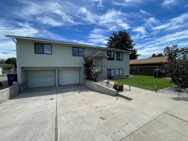 Photo - 605 Princeton Ave N