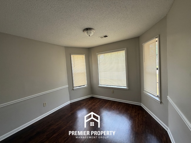 Photo - Charming 3BR/2BA Bartlett Area Home | Brick Fireplace & Bay Window
