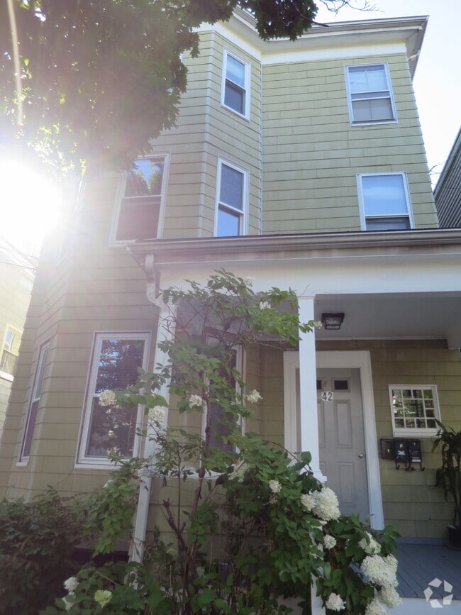Building Photo - 42 Glenwood Rd Unit 1 Rental