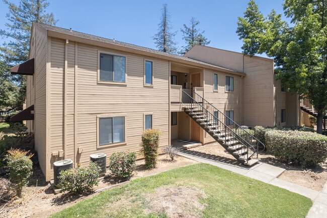 Ellis Lake Apartments