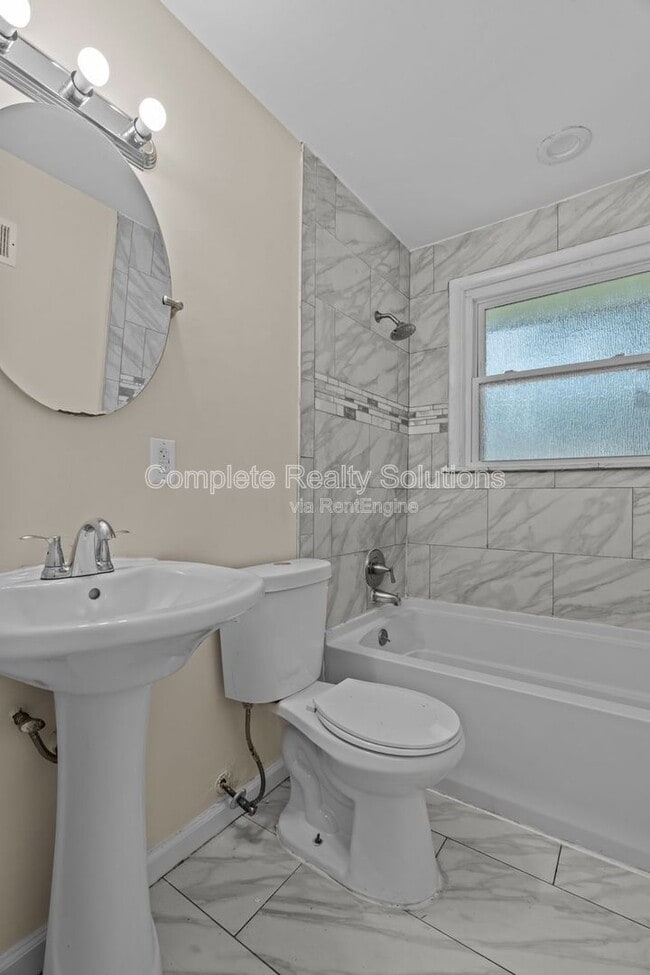 Photo - 2502 McLaran Ave