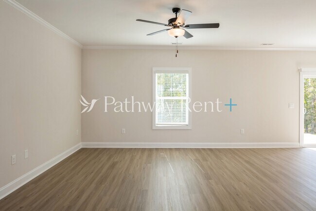 Photo - 123 Wembury Ln