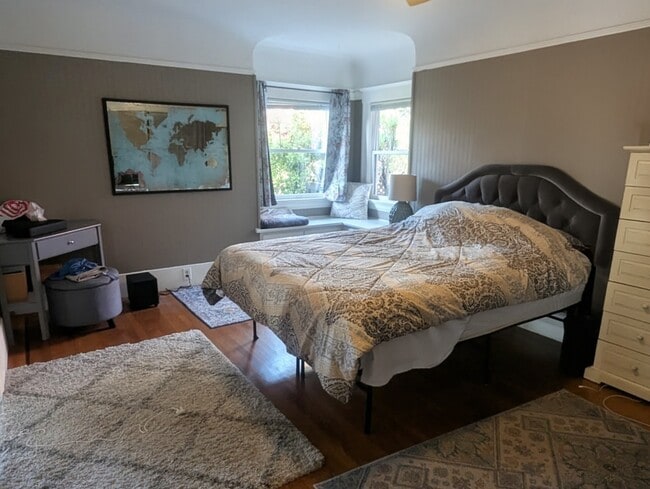 Photo - 3057 Lynde St