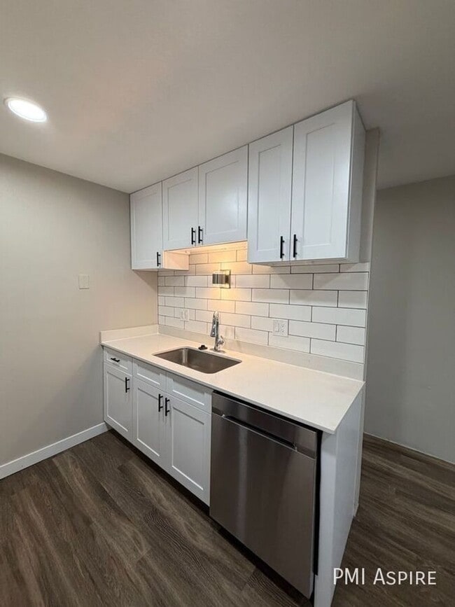 Photo - MOVE IN SPECIAL! 1 Bedroom Apartment in Lakewood– Cozy Living right off of Wadsworth close to Hwy 6!