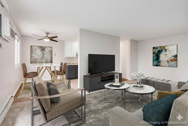 Building Photo - Royal Oaks Apartments