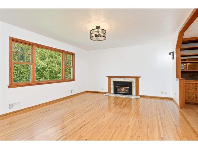 Photo - 5867 Central Ave NE