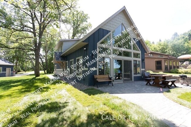 Building Photo - 633 Brophy Shores Rd NW Rental