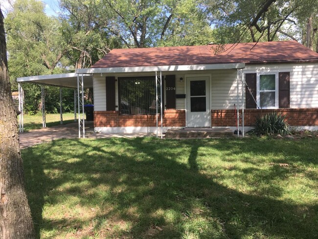 Cute 2 bedroom 1 bath house in SW Topeka - Cute 2 bedroom 1 bath house in SW Topeka