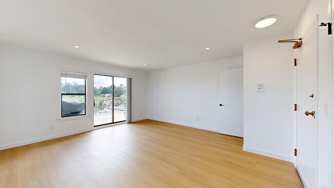 Photo - 2037 Castro St Unit 21
