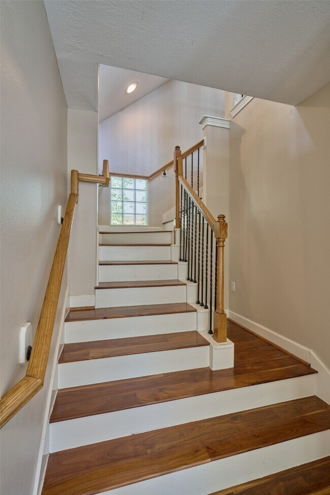 Photo - 2526 Bevis St