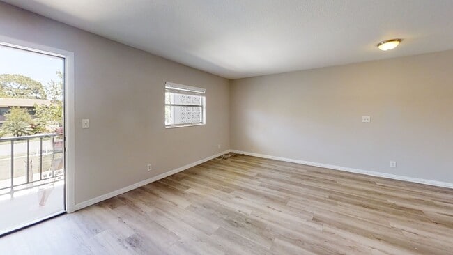 Photo - Lovely 2/1 apartment move in now- 1/2 off first month rent