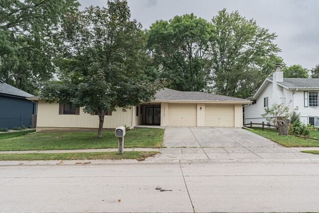 Front of House - 13103 Lillian St