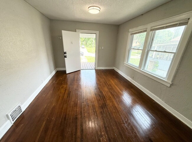 Photo - Updated 2 Bedroom/ 1 Bath Home in KCMO