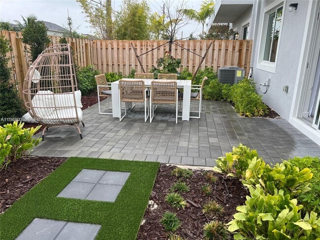 Photo - 655 SE 13th St Cir