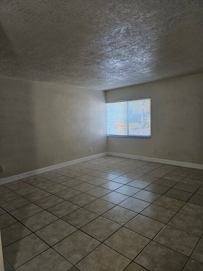 Photo - 1 BEDROOM 1 BATH NEWLY RENOVATED CONDO Unidad 102