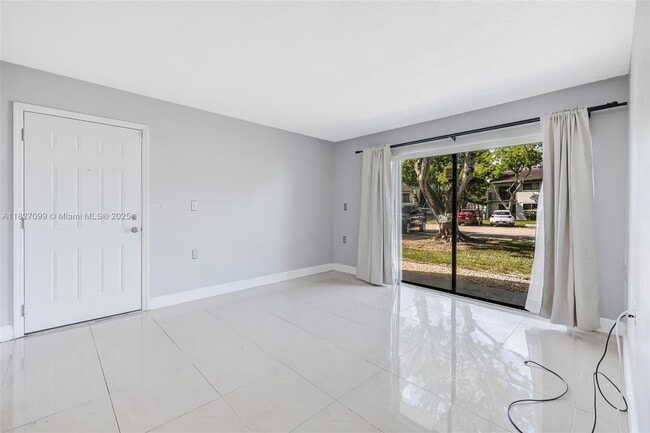 Photo - 7010 NW 179th St Unit 101