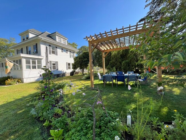 Building Photo - 38 Ocean House Rd