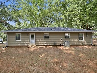 640 Amanda Pl NE