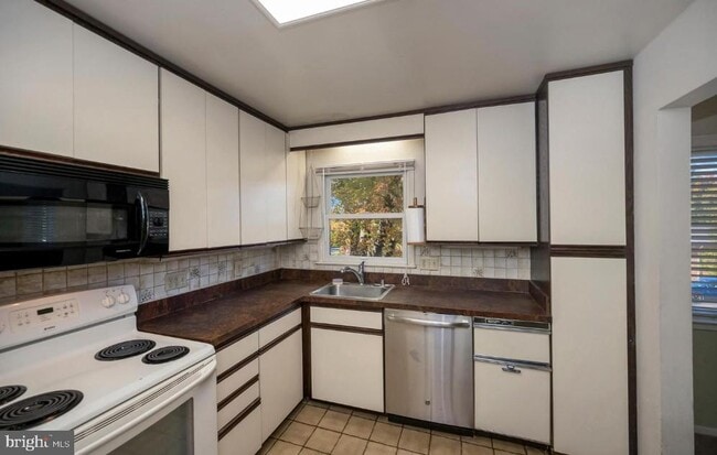 Photo - 6507 Byron Ave