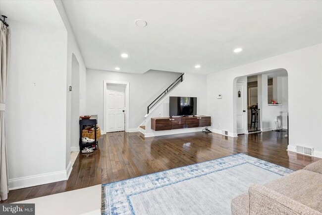 Photo - 1646 Surrey Ln