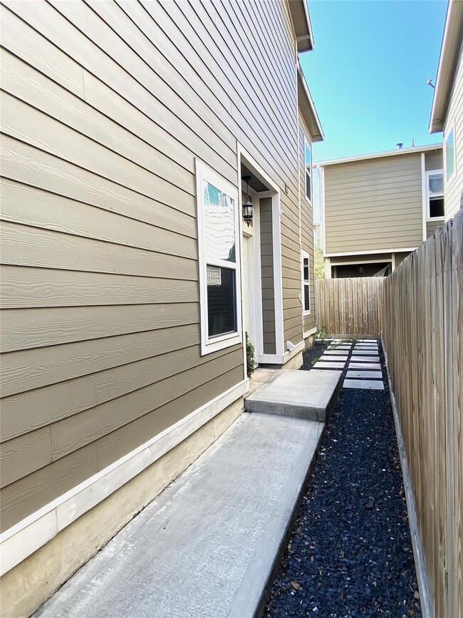 Photo - 305 Felt Cir House