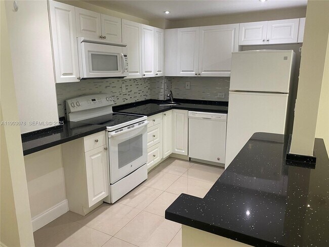 Building Photo - 1625 SE 10th Ave Unit 205