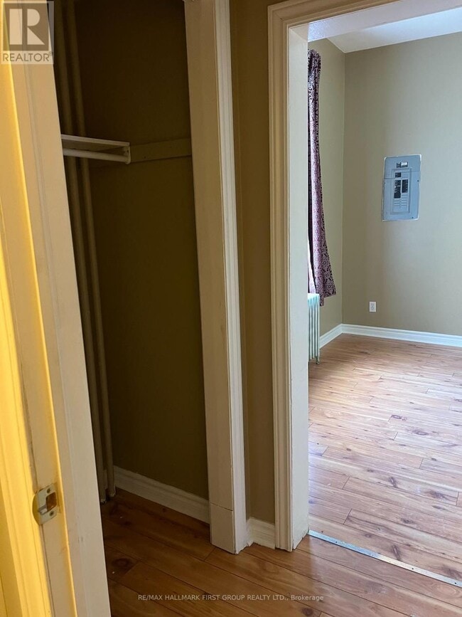 Photo - 730 Simcoe St S Unit 6