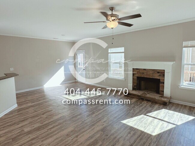 Photo - 202 Lyndon Wy NW