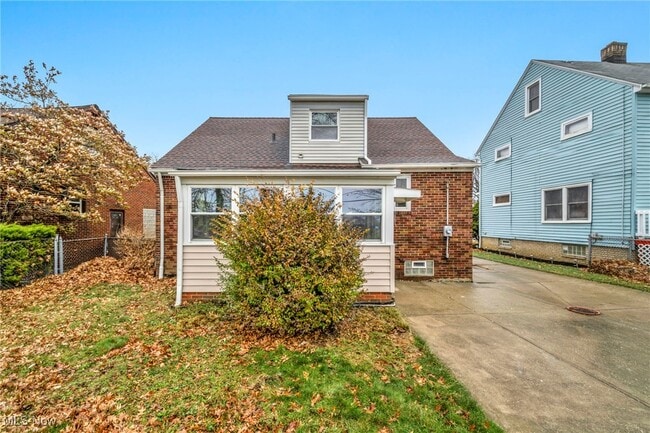 Photo - 766 E 232nd St