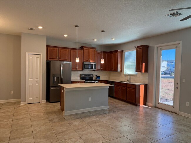 Photo - 4 Bed 3.5 Bath townhouse for rent in storey lake