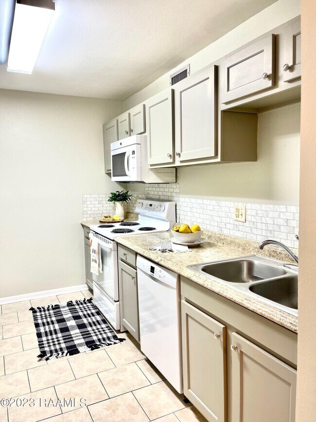 701 S College Rd Condo Unit 214 Condo for Rent in Lafayette, LA