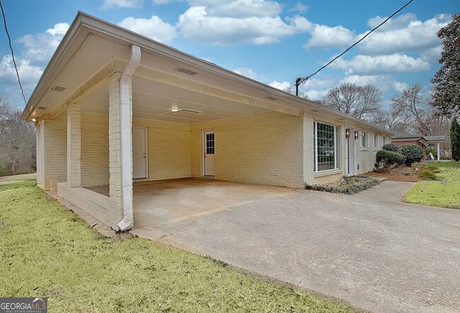 Photo - 183 Pine St NE