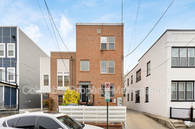 Building Photo - 1829 Providence St NE Rental